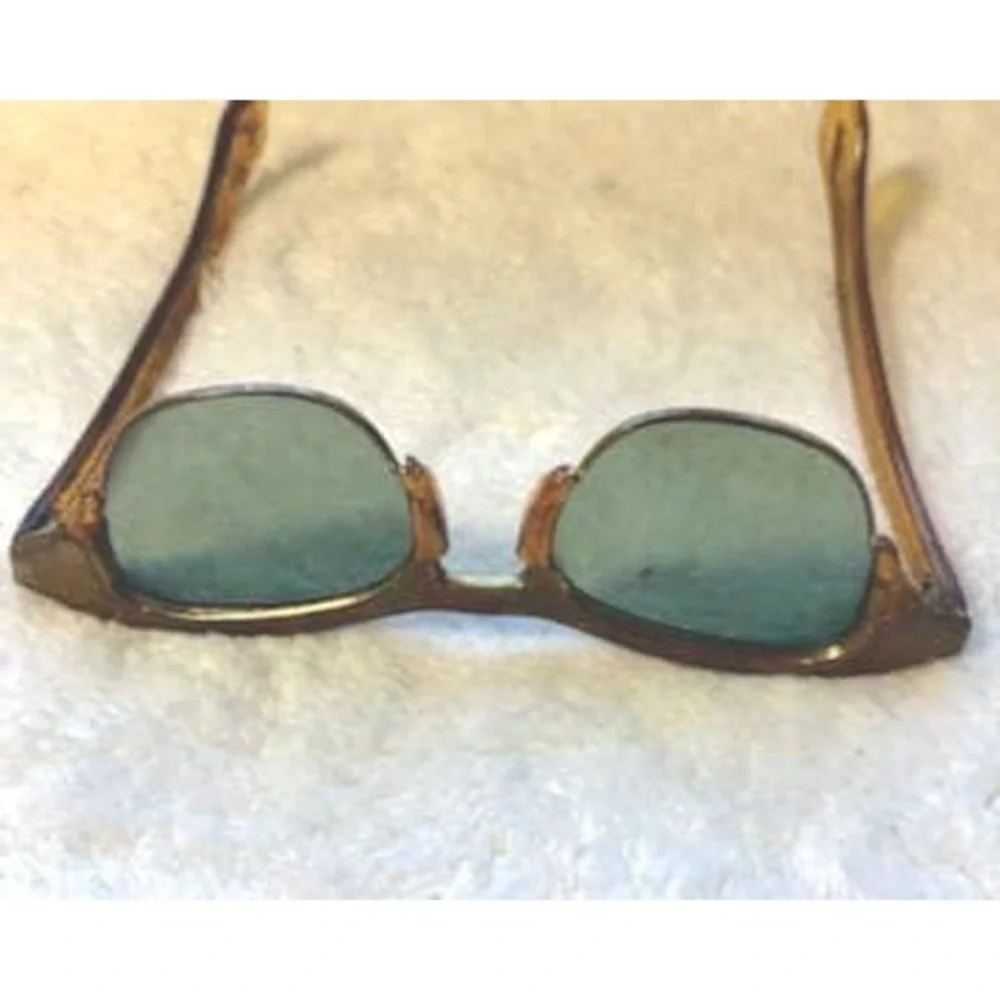 Rare! Vintage cat-eye sunglasses featuring mid-century design l lower rims and